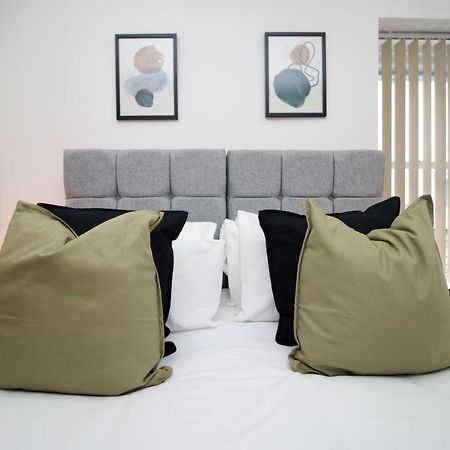 No 2 Under The Clock By Ssw - 2Br, Right In The City Centre, Sleeps 6 Cardiff Eksteriør bilde