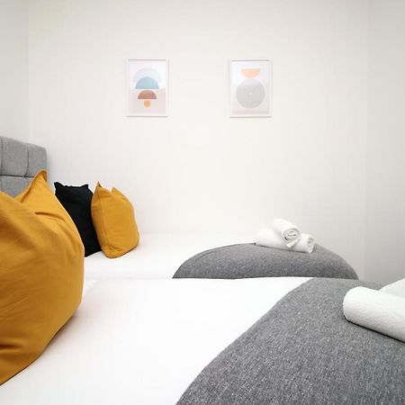 No 2 Under The Clock By Ssw - 2Br, Right In The City Centre, Sleeps 6 Cardiff Eksteriør bilde