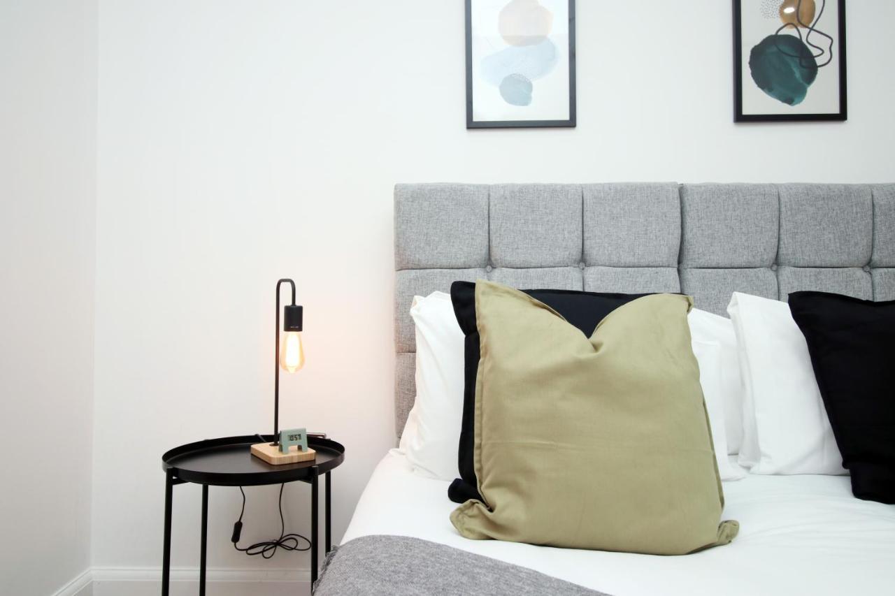 No 2 Under The Clock By Ssw - 2Br, Right In The City Centre, Sleeps 6 Cardiff Eksteriør bilde