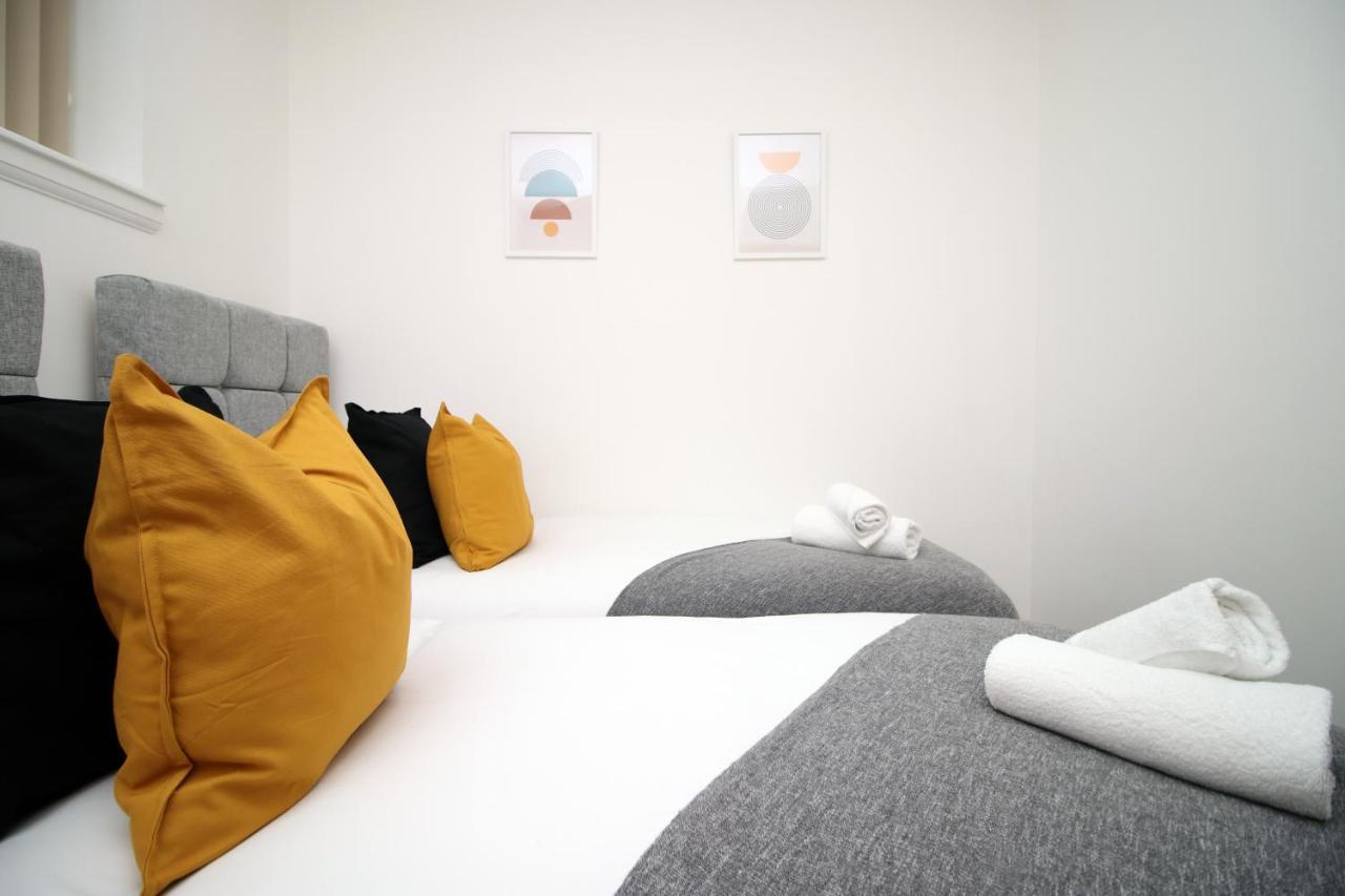 No 2 Under The Clock By Ssw - 2Br, Right In The City Centre, Sleeps 6 Cardiff Eksteriør bilde