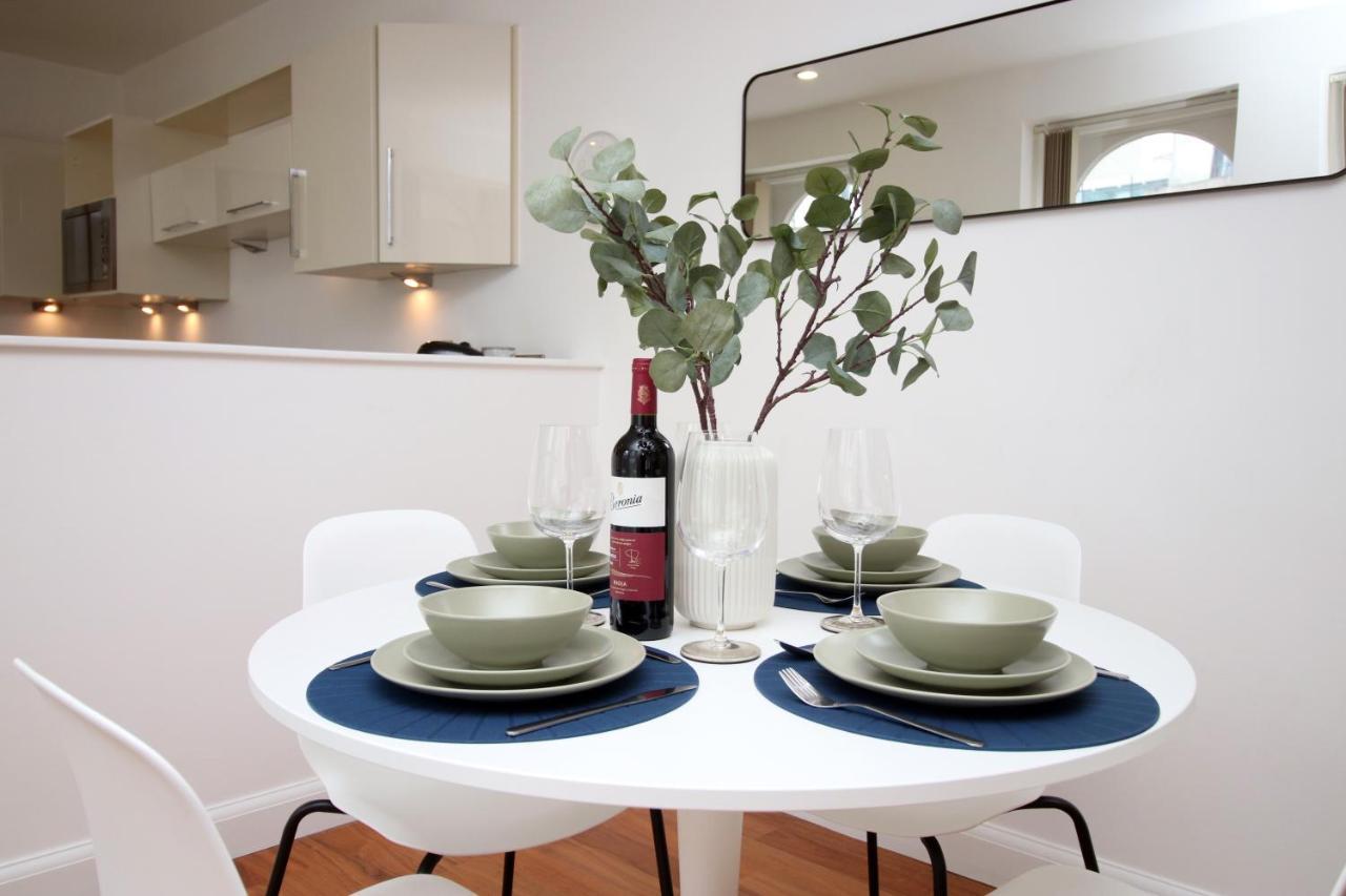No 2 Under The Clock By Ssw - 2Br, Right In The City Centre, Sleeps 6 Cardiff Eksteriør bilde