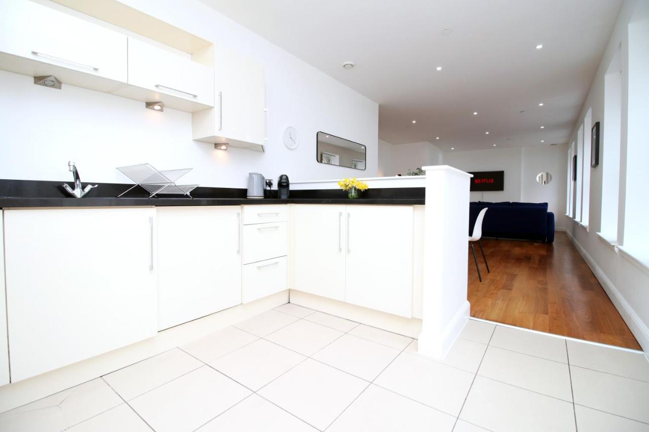 No 2 Under The Clock By Ssw - 2Br, Right In The City Centre, Sleeps 6 Cardiff Eksteriør bilde