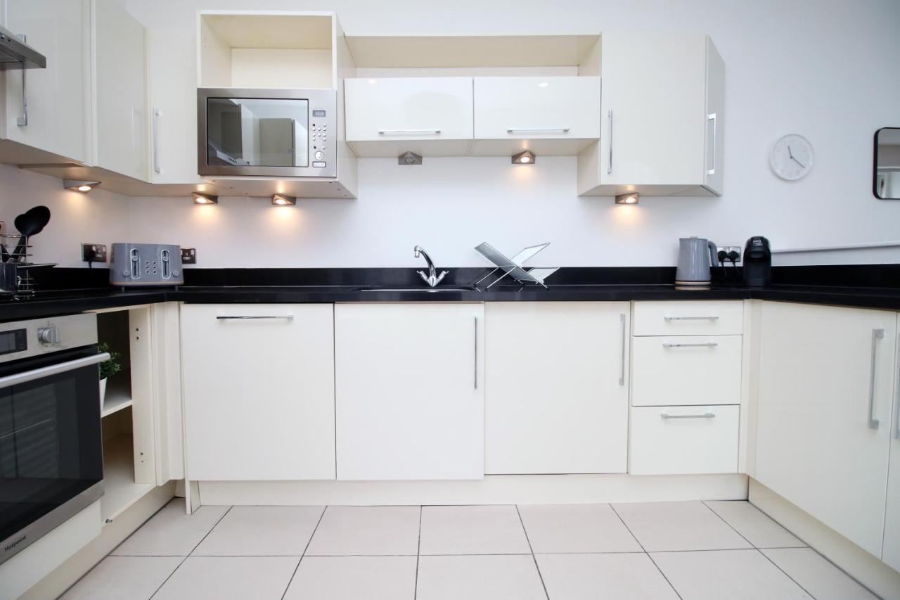 No 2 Under The Clock By Ssw - 2Br, Right In The City Centre, Sleeps 6 Cardiff Eksteriør bilde