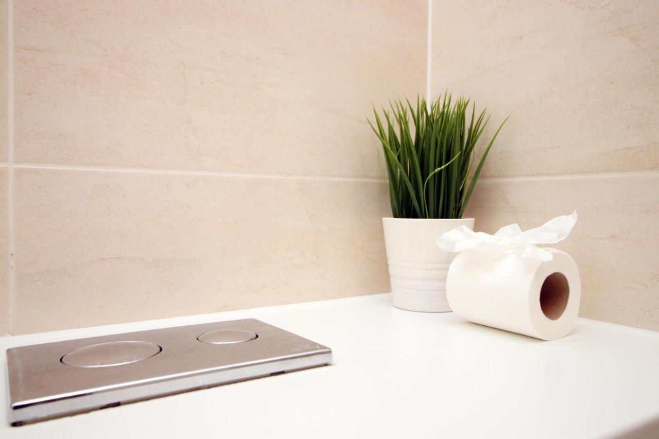 No 2 Under The Clock By Ssw - 2Br, Right In The City Centre, Sleeps 6 Cardiff Eksteriør bilde