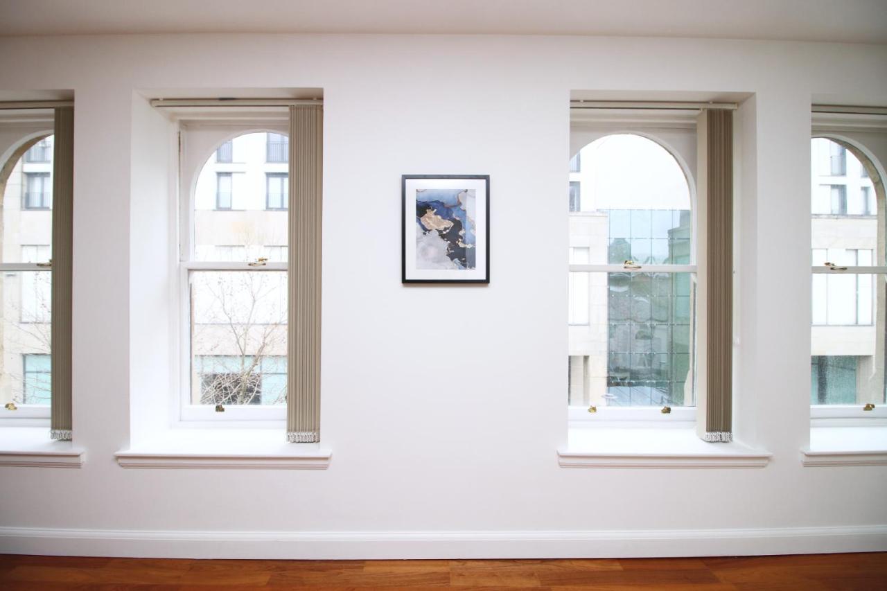 No 2 Under The Clock By Ssw - 2Br, Right In The City Centre, Sleeps 6 Cardiff Eksteriør bilde