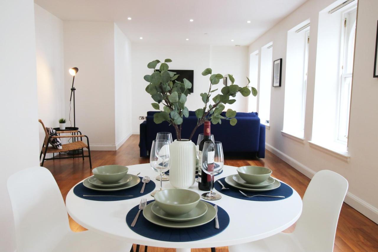 No 2 Under The Clock By Ssw - 2Br, Right In The City Centre, Sleeps 6 Cardiff Eksteriør bilde
