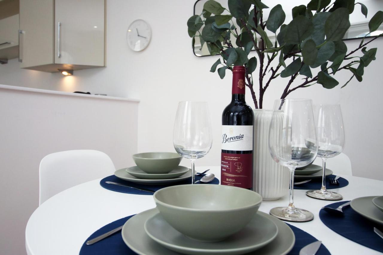 No 2 Under The Clock By Ssw - 2Br, Right In The City Centre, Sleeps 6 Cardiff Eksteriør bilde
