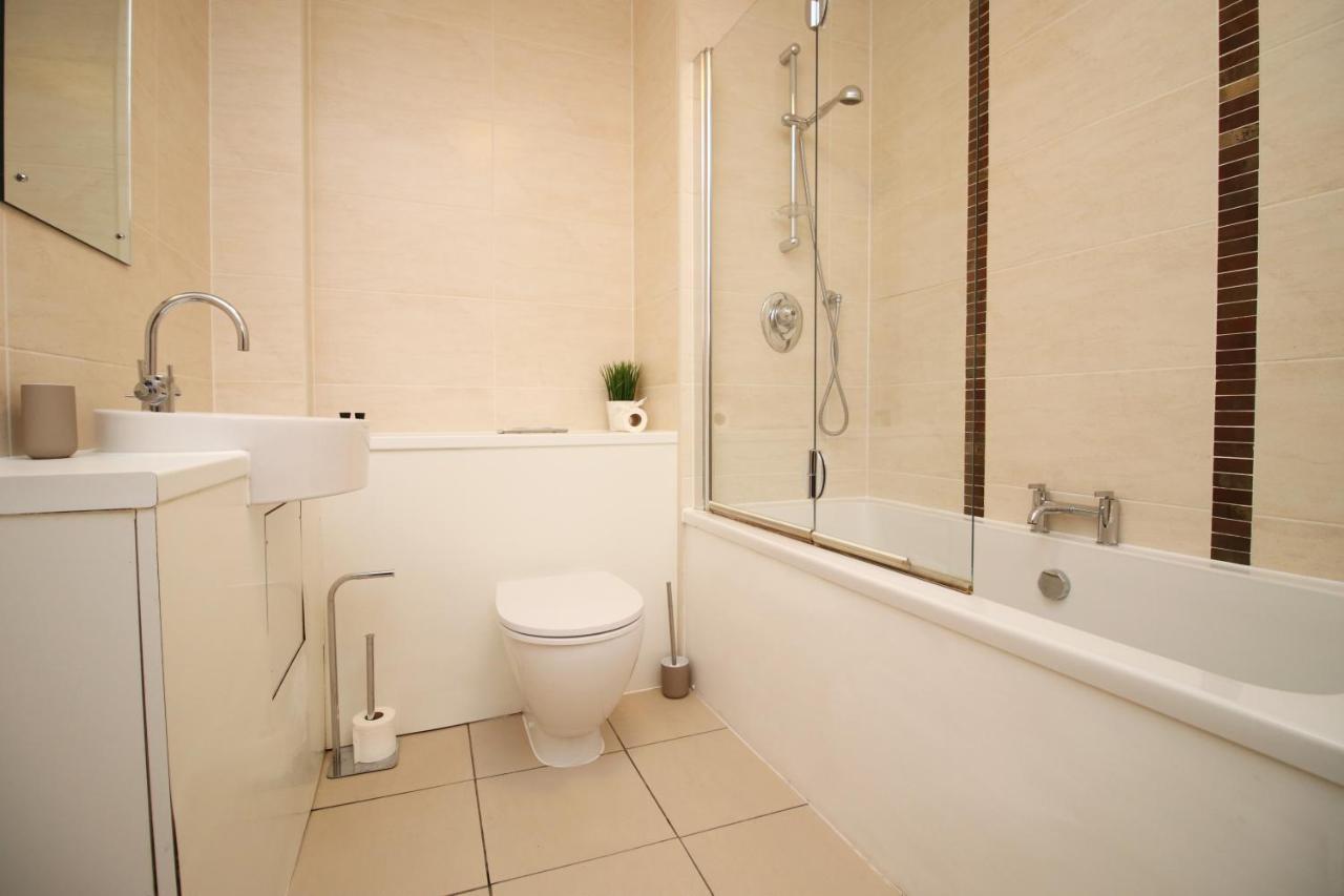 No 2 Under The Clock By Ssw - 2Br, Right In The City Centre, Sleeps 6 Cardiff Eksteriør bilde