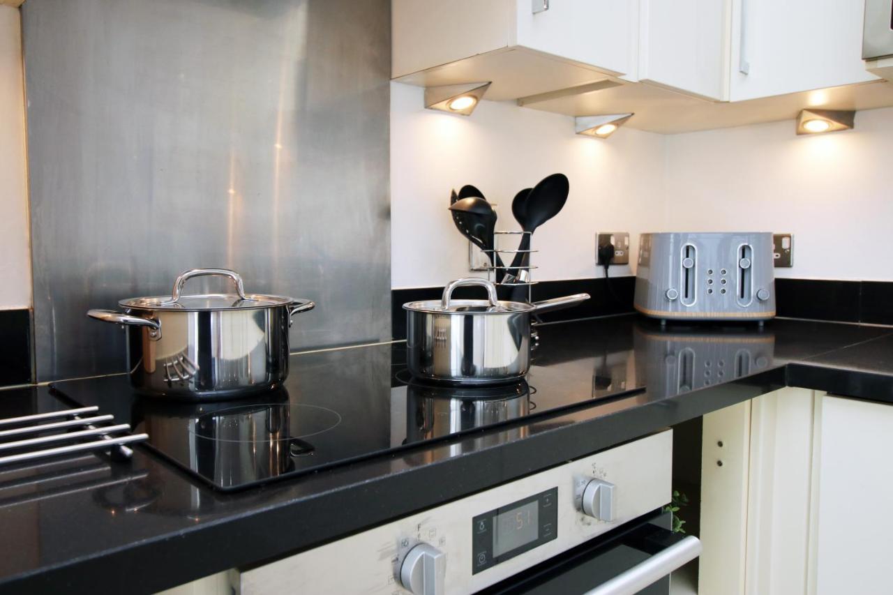 No 2 Under The Clock By Ssw - 2Br, Right In The City Centre, Sleeps 6 Cardiff Eksteriør bilde