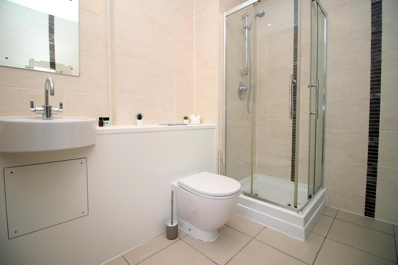 No 2 Under The Clock By Ssw - 2Br, Right In The City Centre, Sleeps 6 Cardiff Eksteriør bilde