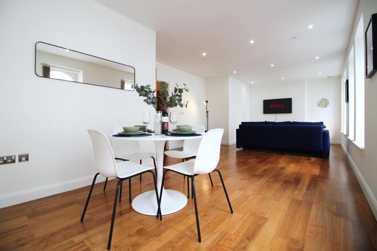No 2 Under The Clock By Ssw - 2Br, Right In The City Centre, Sleeps 6 Cardiff Eksteriør bilde